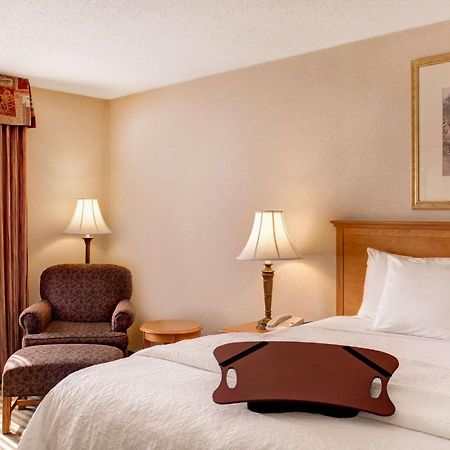 Hampton Inn & Suites Аддисон Экстерьер фото