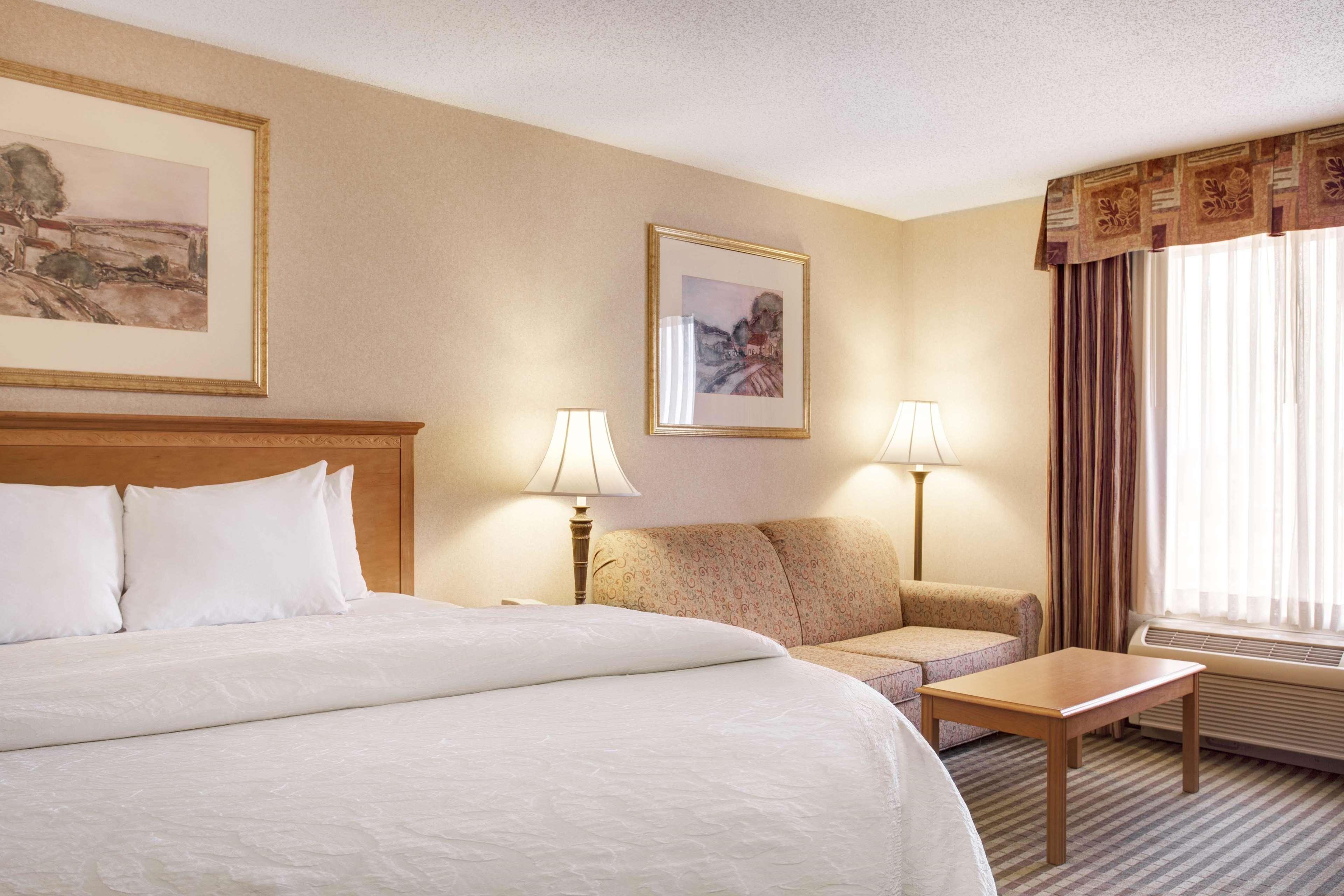 Hampton Inn & Suites Аддисон Экстерьер фото