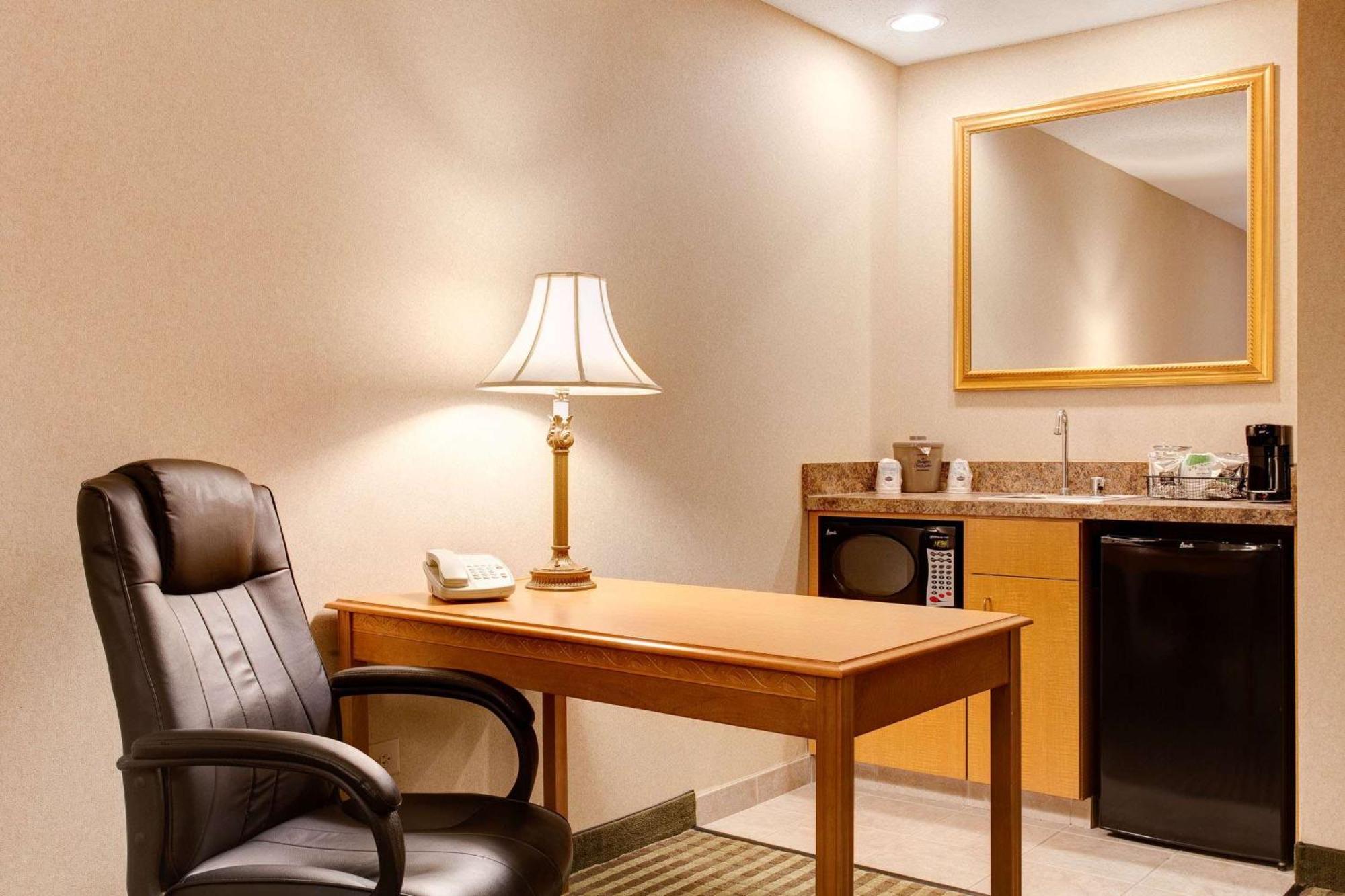 Hampton Inn & Suites Аддисон Экстерьер фото