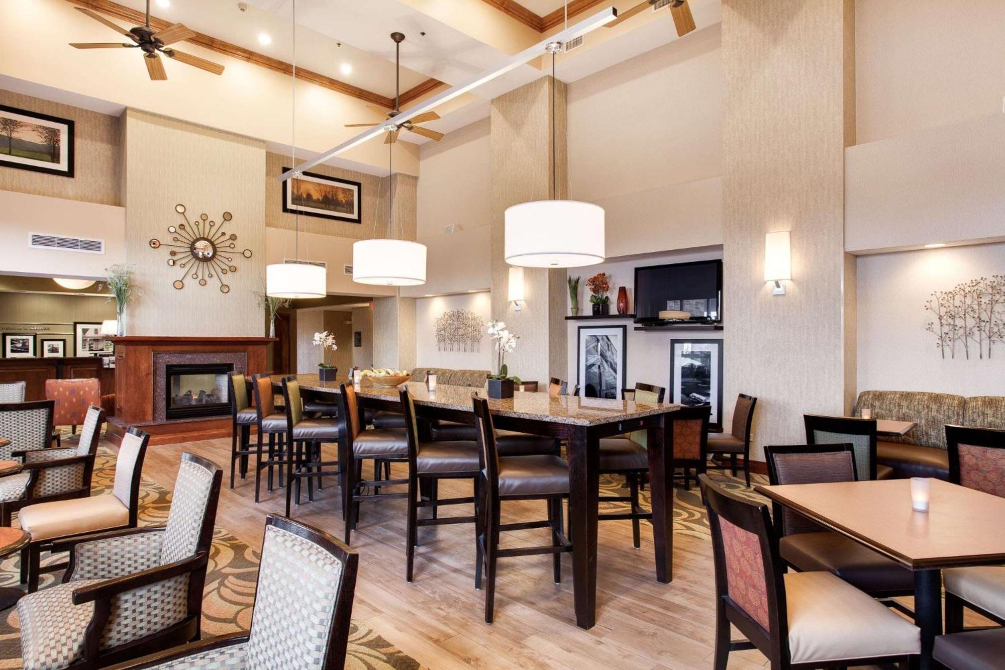 Hampton Inn & Suites Аддисон Экстерьер фото