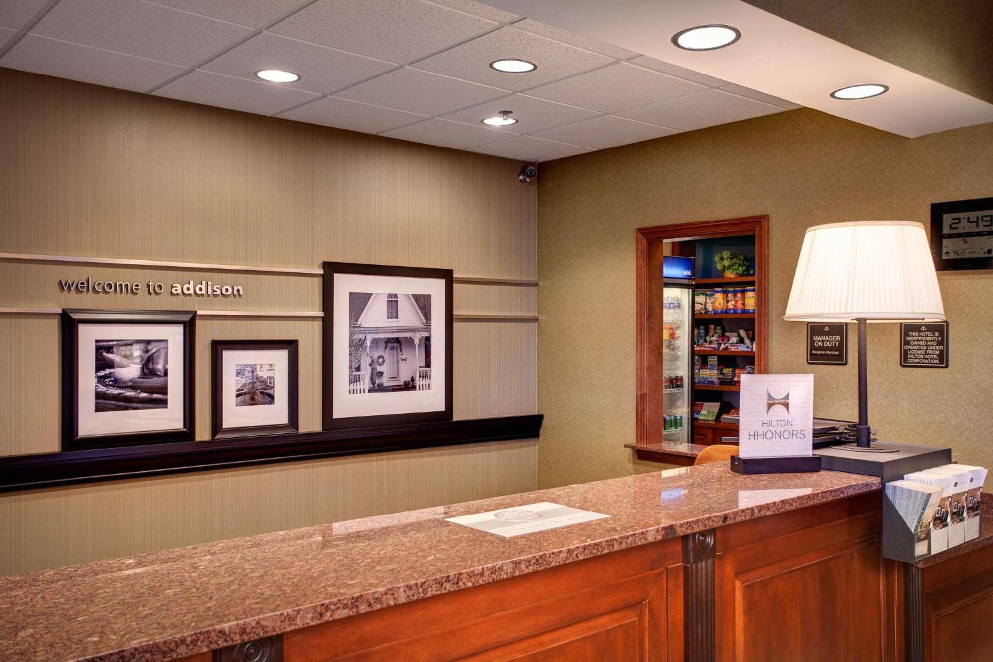 Hampton Inn & Suites Аддисон Экстерьер фото