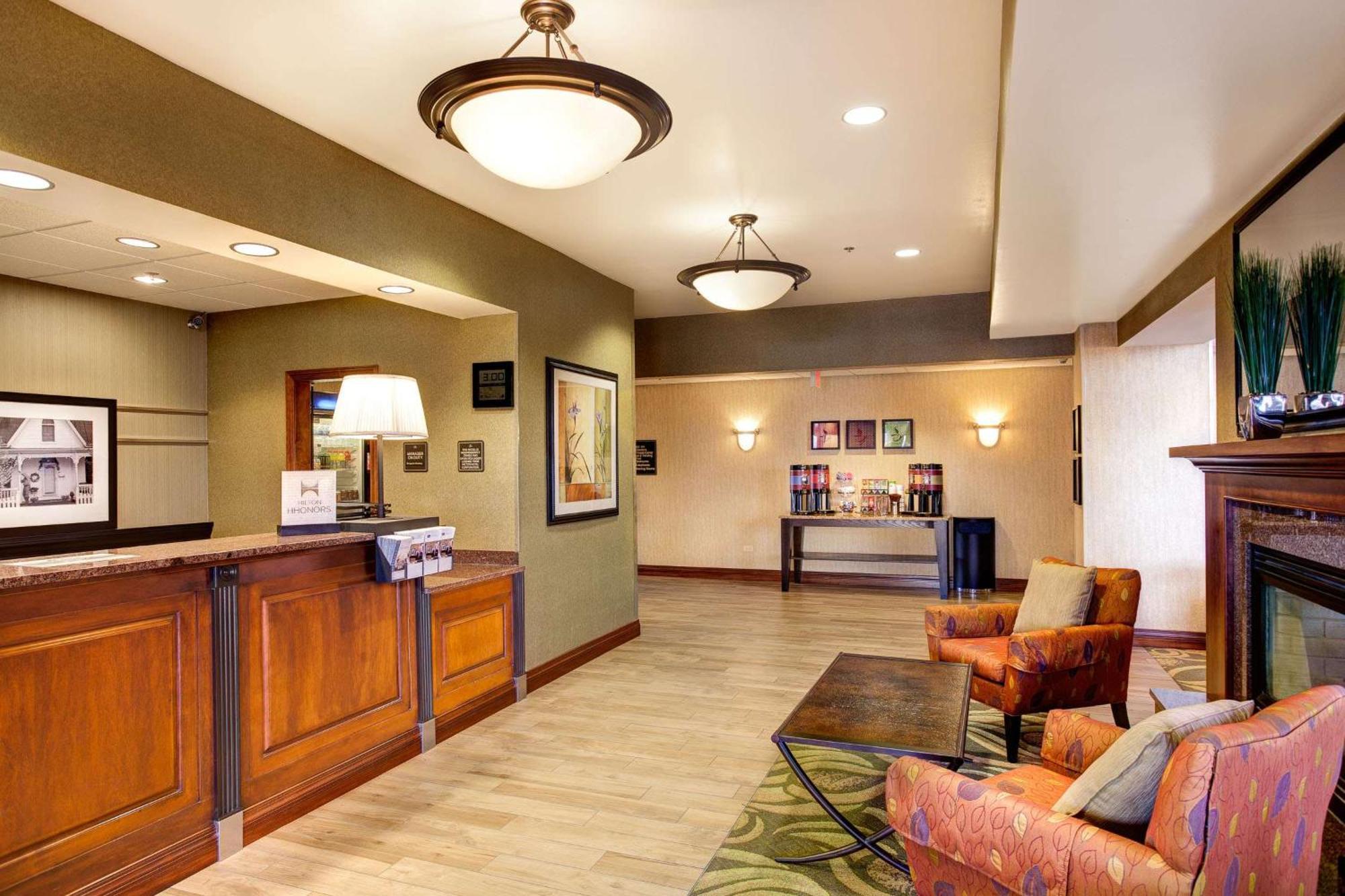 Hampton Inn & Suites Аддисон Экстерьер фото