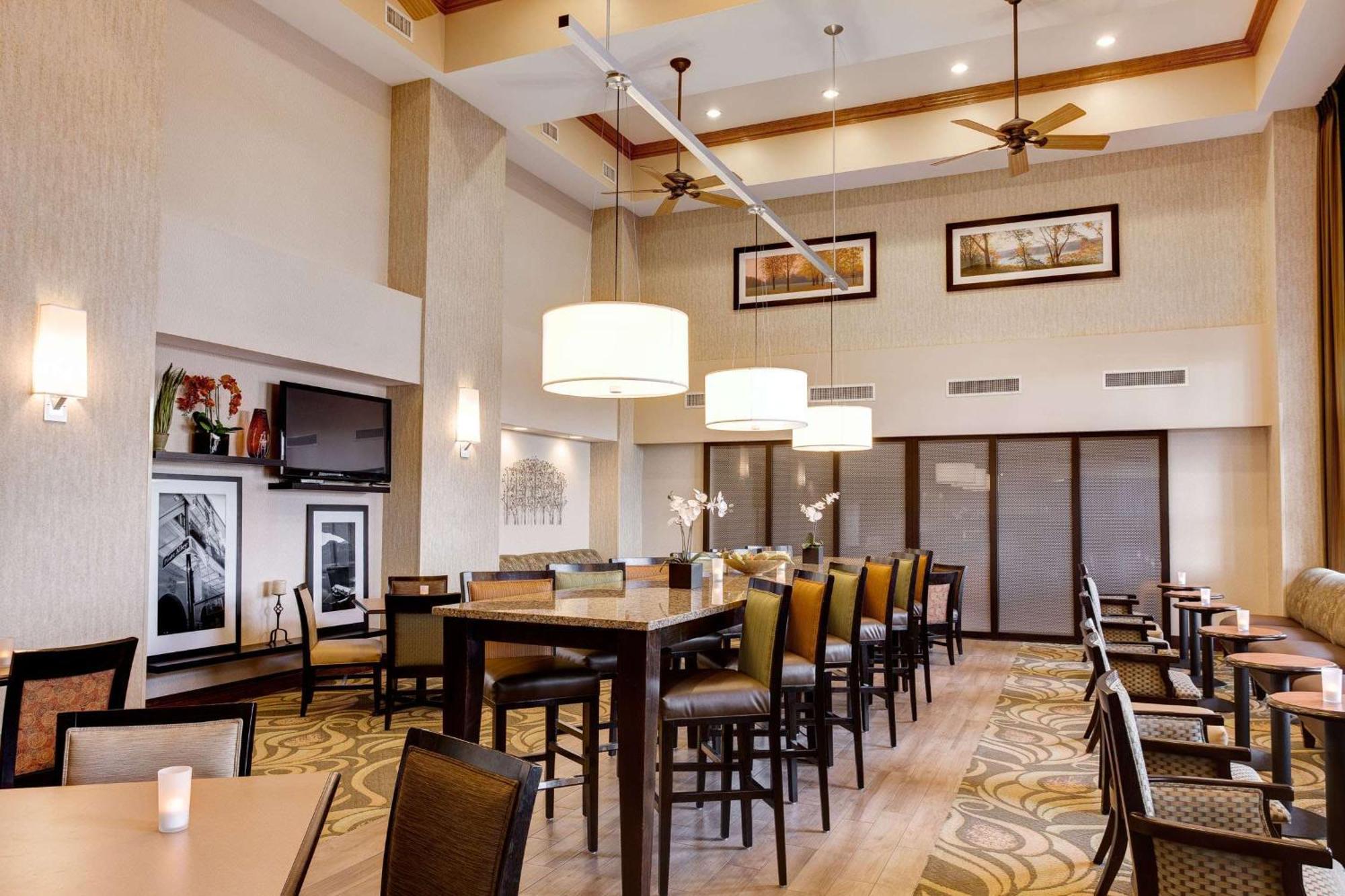 Hampton Inn & Suites Аддисон Экстерьер фото