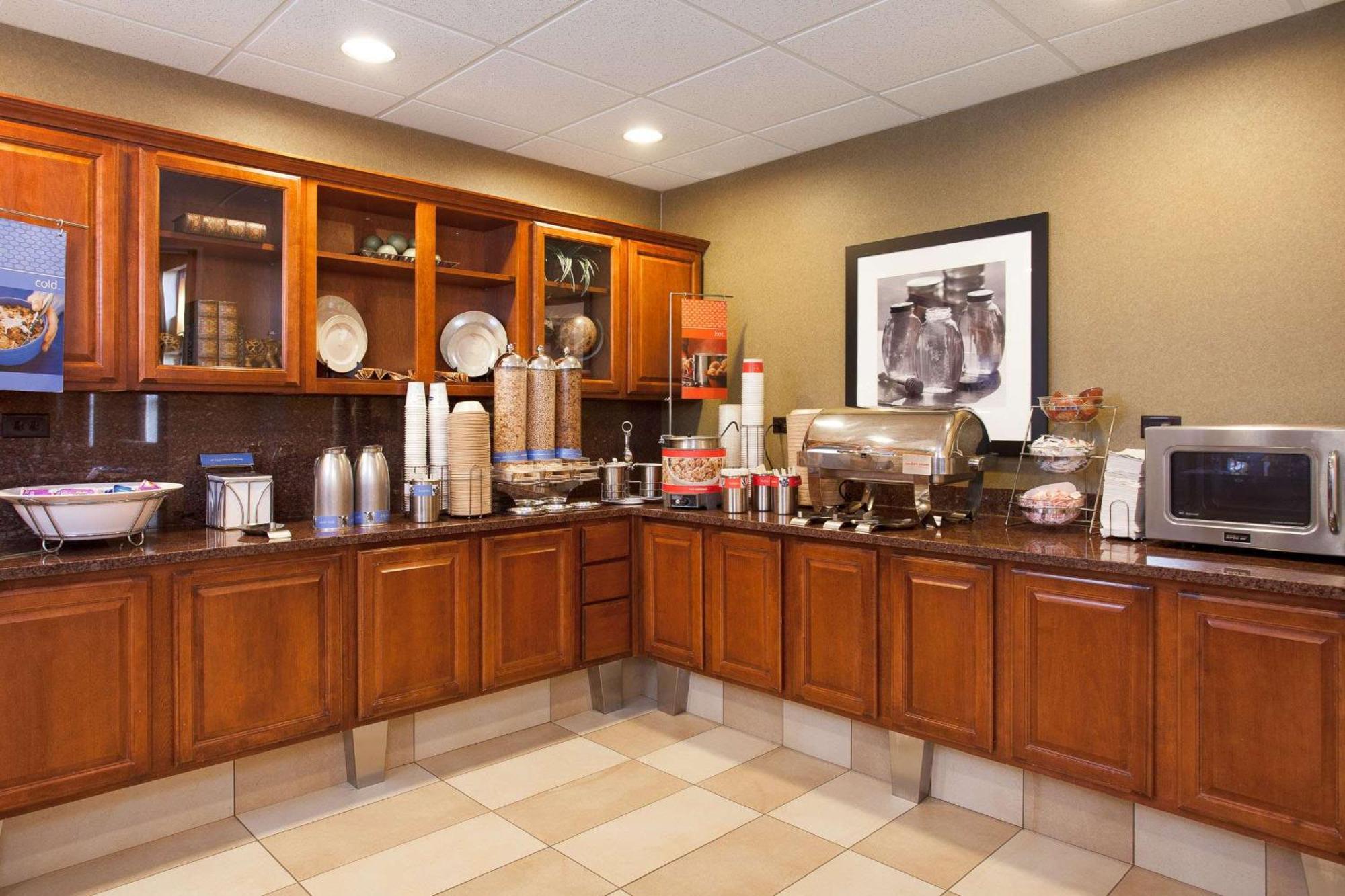 Hampton Inn & Suites Аддисон Экстерьер фото