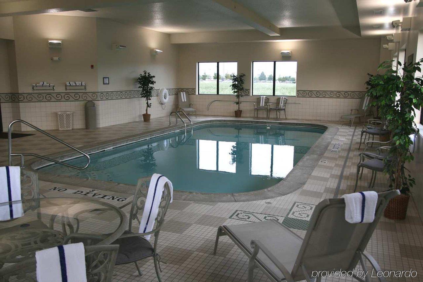 Hampton Inn & Suites Аддисон Экстерьер фото