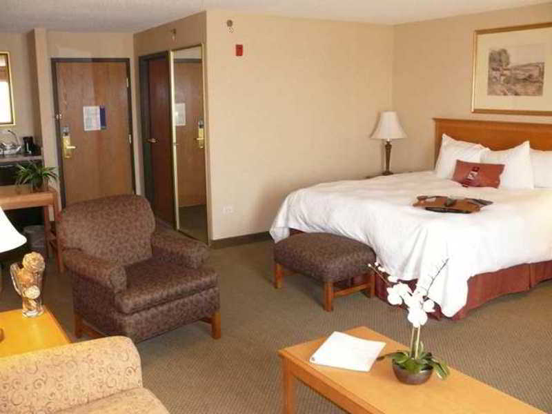 Hampton Inn & Suites Аддисон Номер фото